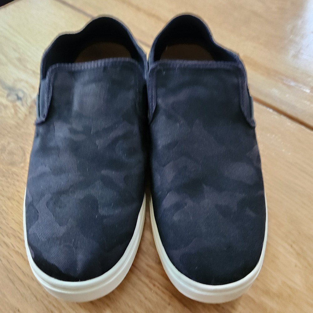OluKai Womens Pehuea Pa'i Slip On Shoes Black Camo Print Comfort Casual Size 9.5 - Picture 4 of 10